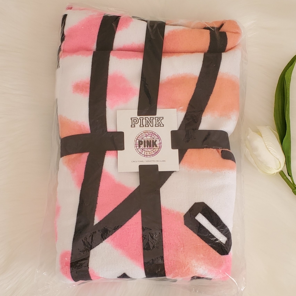 💕PINK VICTORIA'S SECRET CIRCLE TOWEL - Picture 2 of 4
